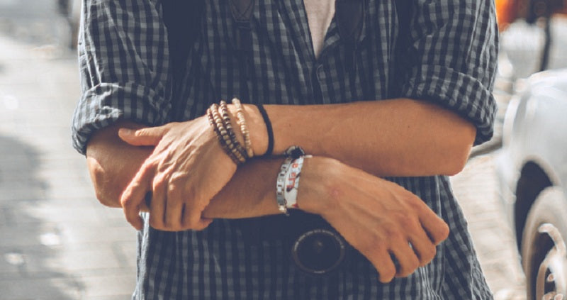 L’art de porter le bracelet homme : les do et les don't