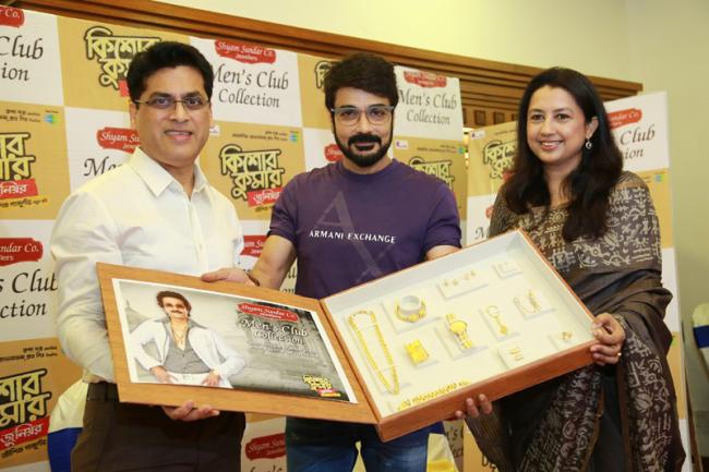 Les stars indiennes popularisent les bijoux pour hommes