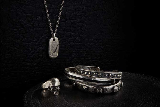 La nouvelle collection de bijoux pour homme John Varvatos x Gurhan