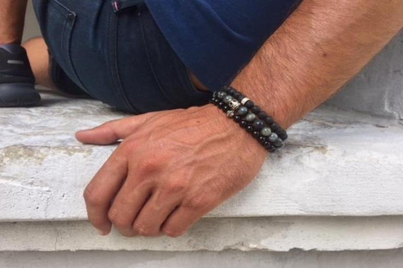 Bracelet noir : Un bracelet argent et perle pour hommes